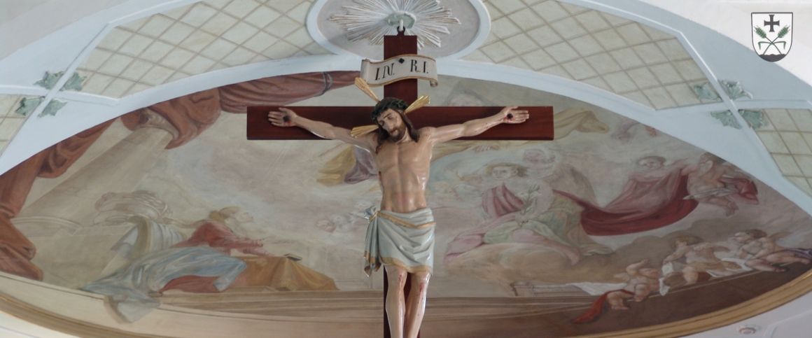 Kreuz in Dorfkirche / Detailansicht